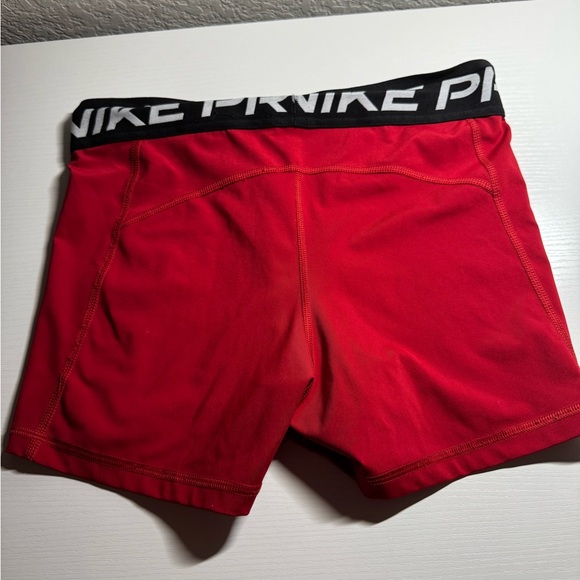 Red Nike pros - Picture 2 of 3